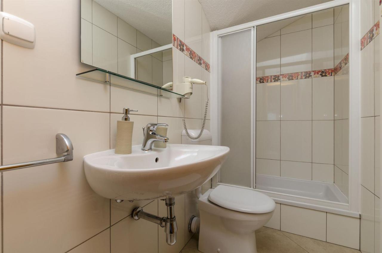 Apartments And Rooms Lea Bol Ngoại thất bức ảnh
