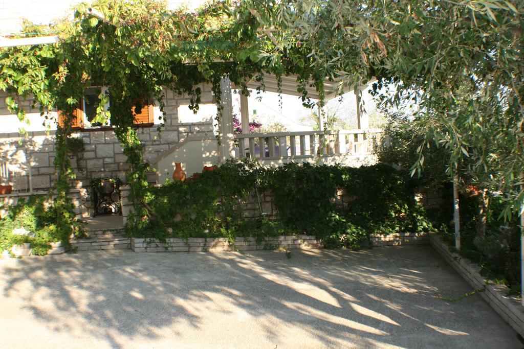 Apartments And Rooms Lea Bol Ngoại thất bức ảnh