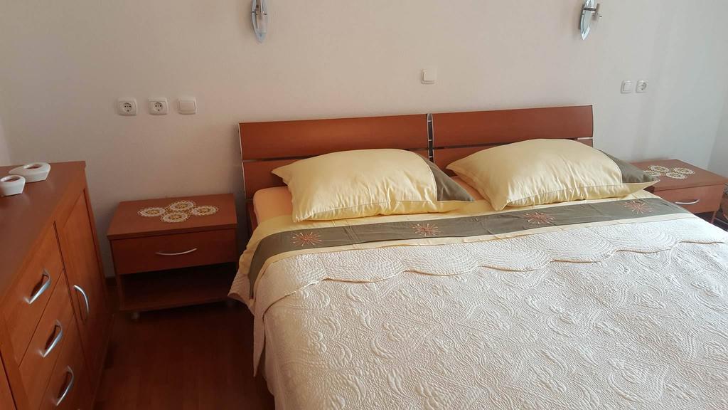 Apartments And Rooms Lea Bol Ngoại thất bức ảnh
