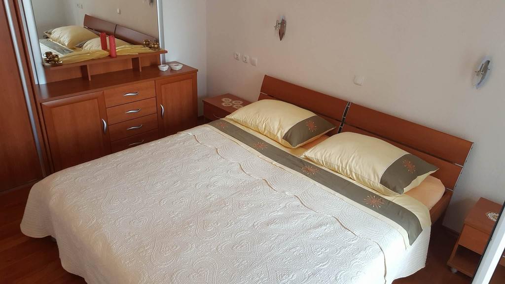 Apartments And Rooms Lea Bol Ngoại thất bức ảnh