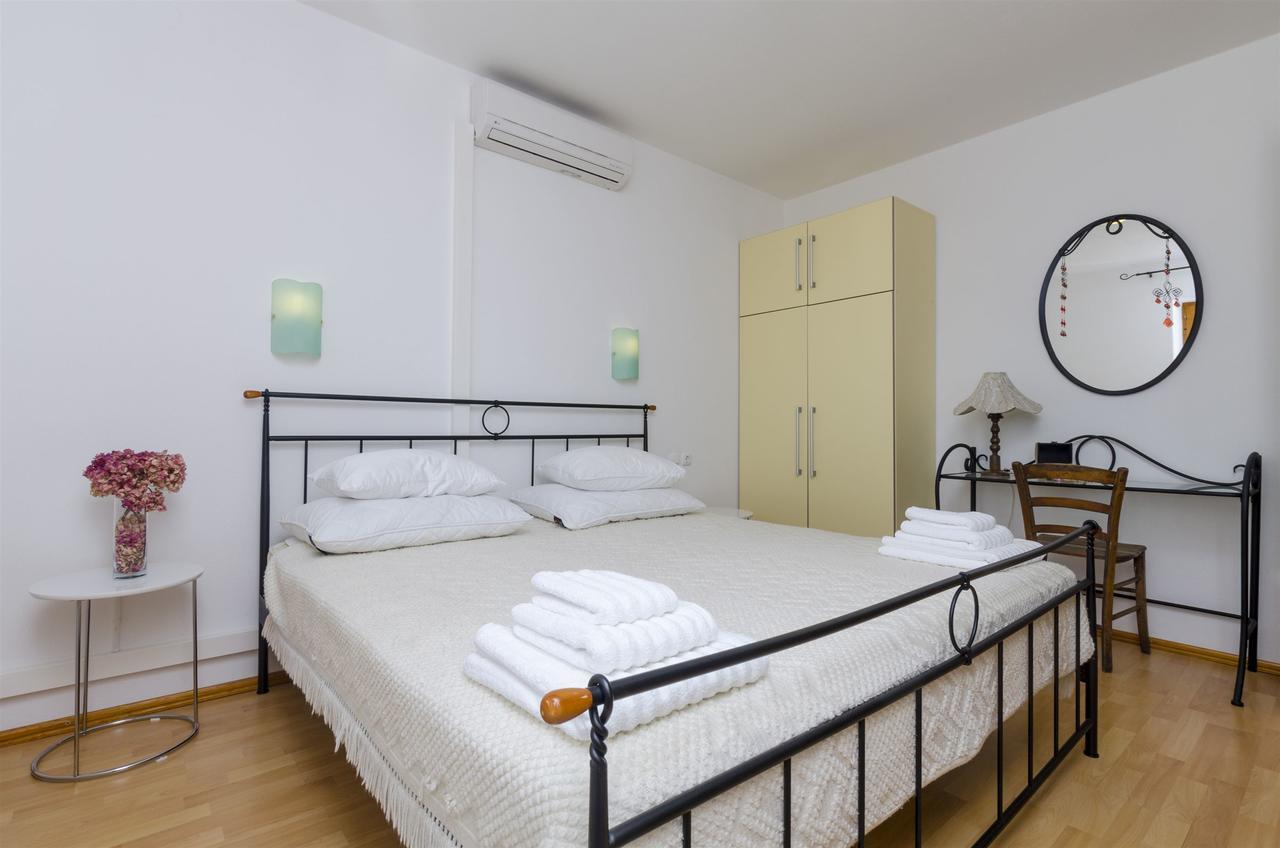 Apartments And Rooms Lea Bol Ngoại thất bức ảnh