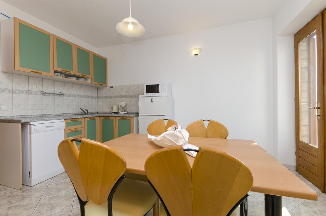 Apartments And Rooms Lea Bol Ngoại thất bức ảnh