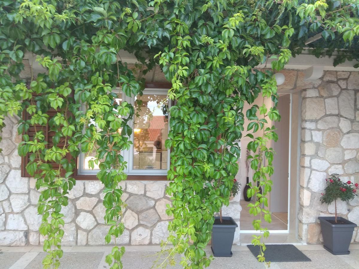 Apartments And Rooms Lea Bol Ngoại thất bức ảnh