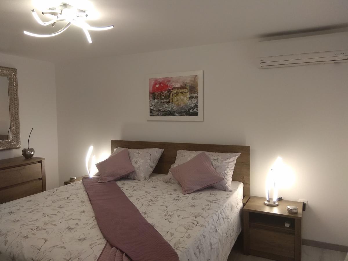 Apartments And Rooms Lea Bol Ngoại thất bức ảnh