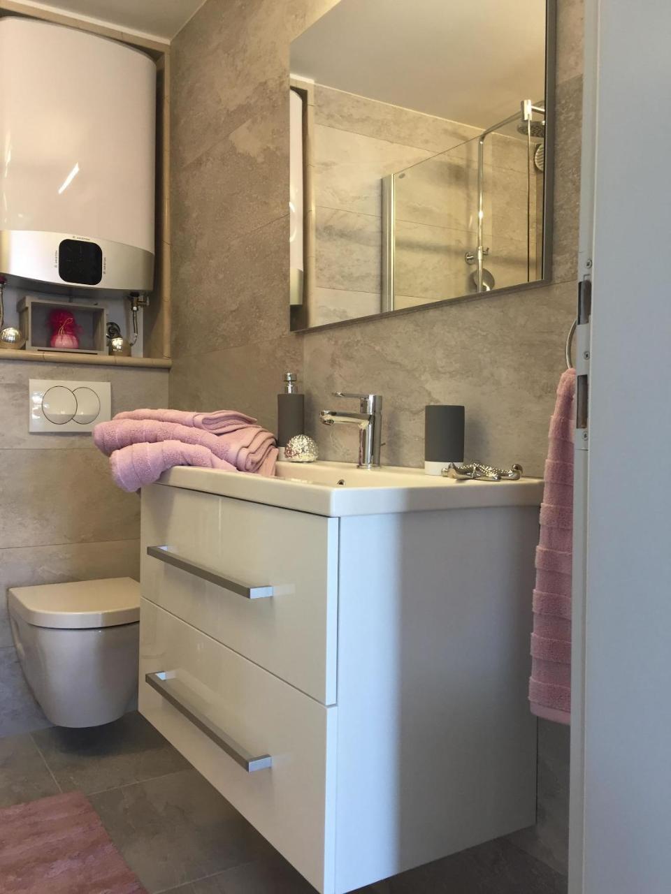 Apartments And Rooms Lea Bol Ngoại thất bức ảnh